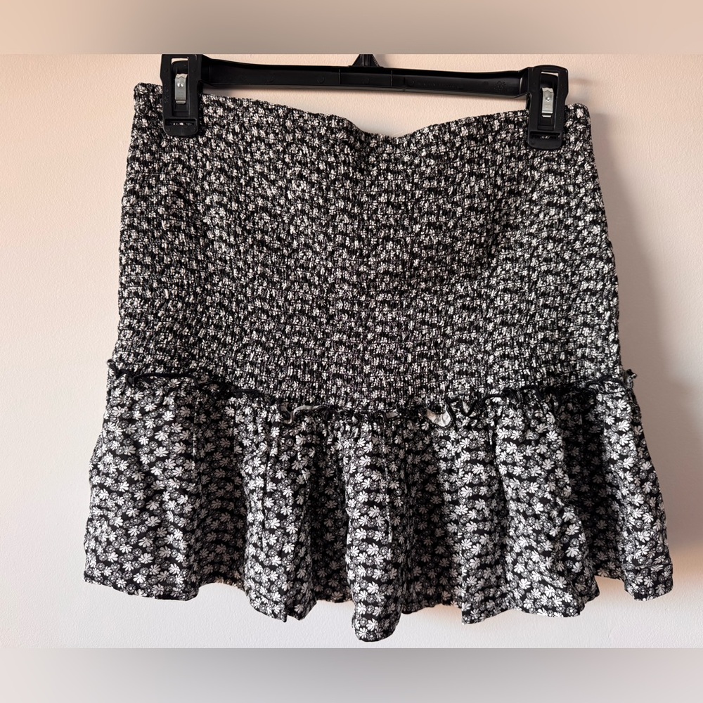 Floral Ruffle Black and White Y2K Ruffle Drop Waist Women's Mini Skirt Size L - Picture 2 of 3